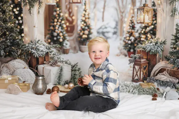 christmas arch with child